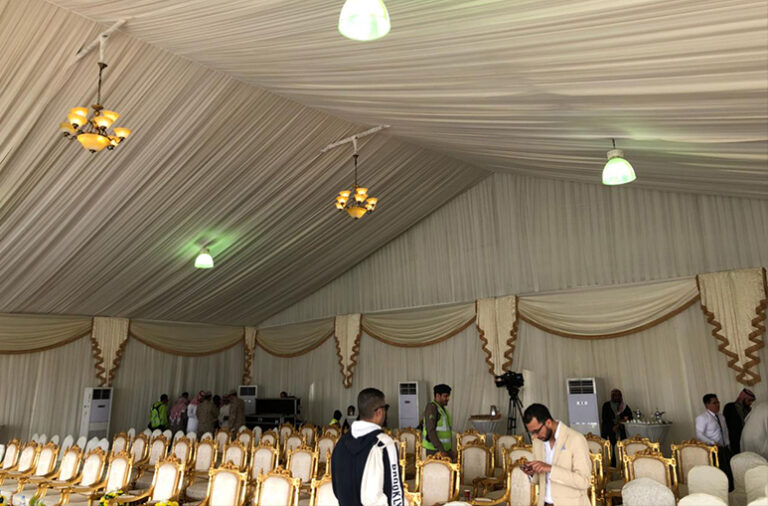 الخيام الملكية: لمسة من الفخامة لحفلات الزفاف الفاخرة